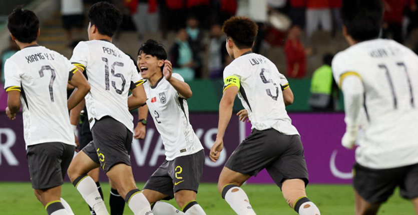 开云体育登录入口-国足3-0大胜越南！看看更衣室都如何庆祝，安东尼奥直接跳上桌子